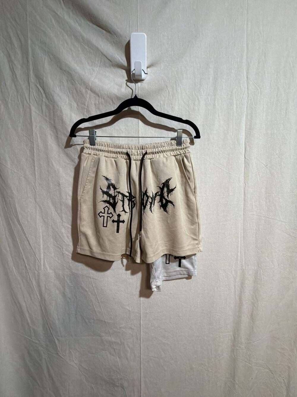 ROMWE Men Gothic Letter And Cross Print 2-In-1 Casual Shorts